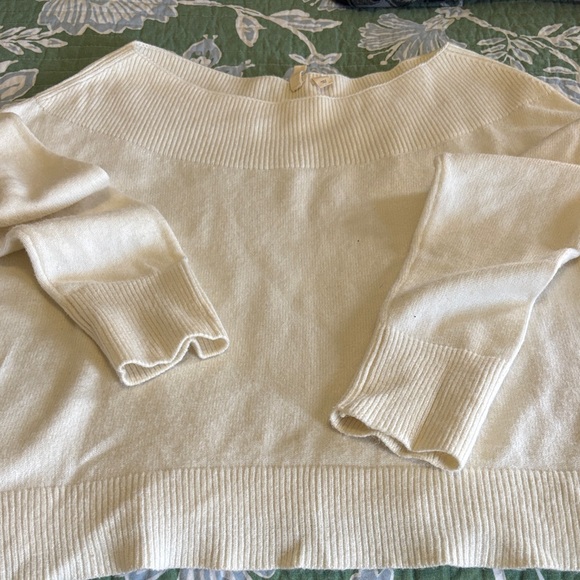 Anthropologie Cream Scoop Neck Off the Shoulder Sweater size Medium - Picture 10 of 11